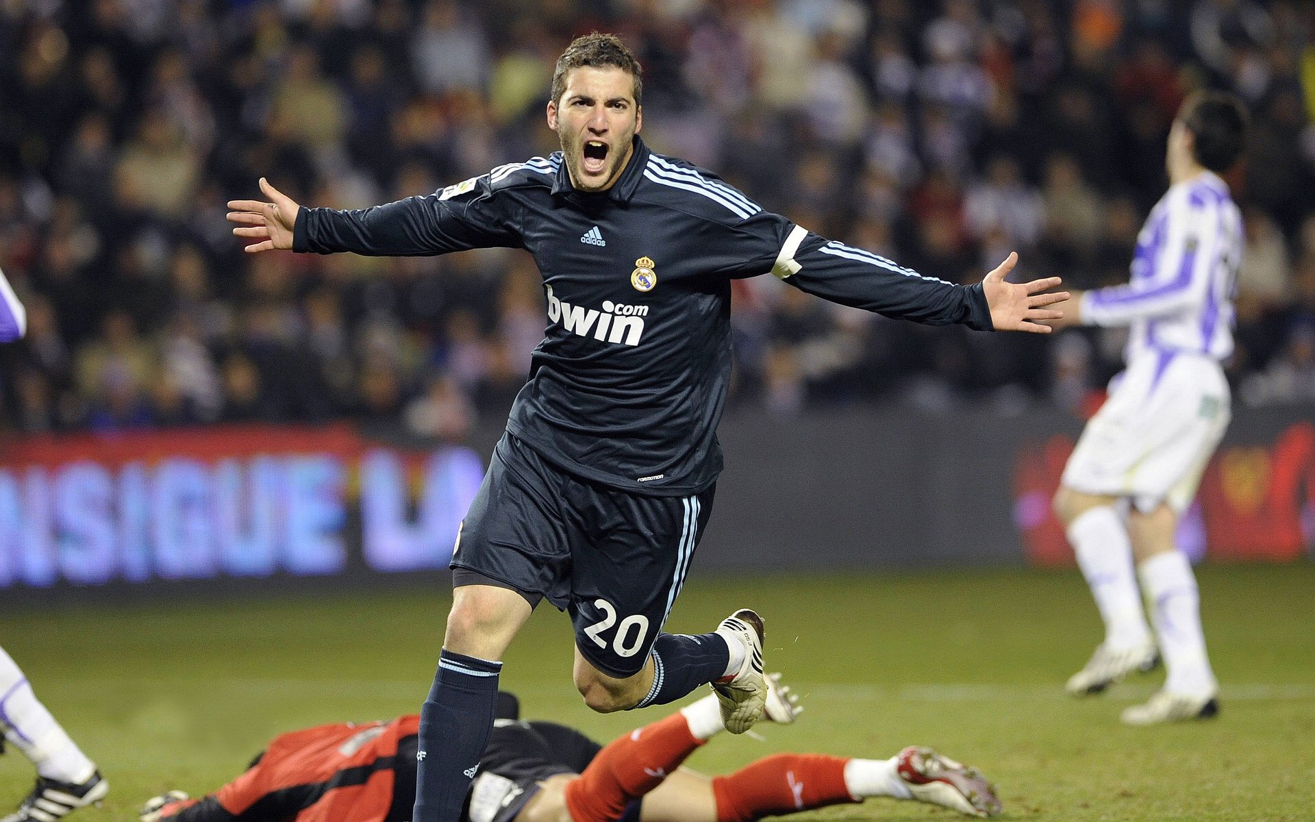 阿什拉夫掌控全场,卡塔尔与摩纳哥的隐形纽带,如何在一场比赛中定义现代边卫的终极形态