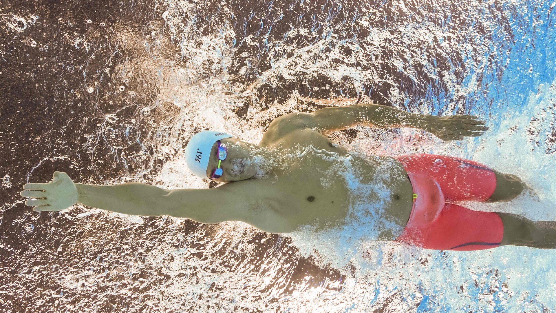 开云体育官方网站-绿茵场上的极与极，德国战车碾过泰国柔刀，马琳点燃的不仅是赛场